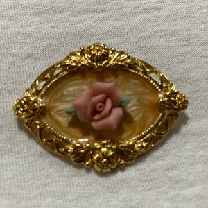 Gorgeous Vintage Oval Porcelain Pink Rose, Gold Filigree Framed Brooch